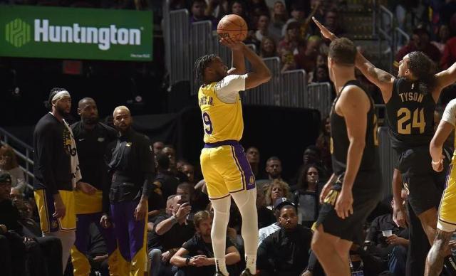 1730357969176047763.jpg 体育直播-【夜读】都是老演员了