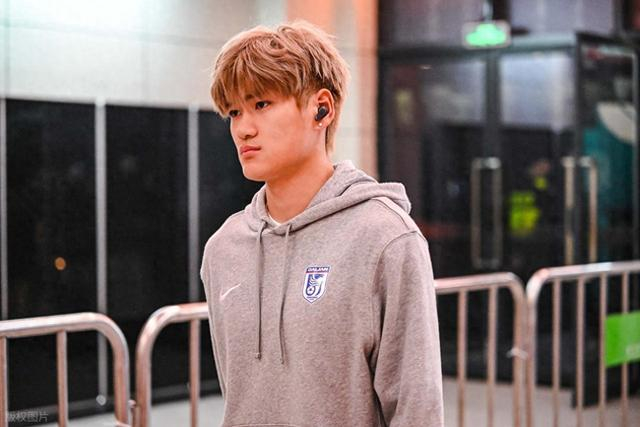 华体会体育app-大连英博失去王牌锋霸！已官宣离队，新赛季为上港踢球，球迷不舍|上海海港|刘祝润|前场|青训|海港_新浪体育_新浪新闻