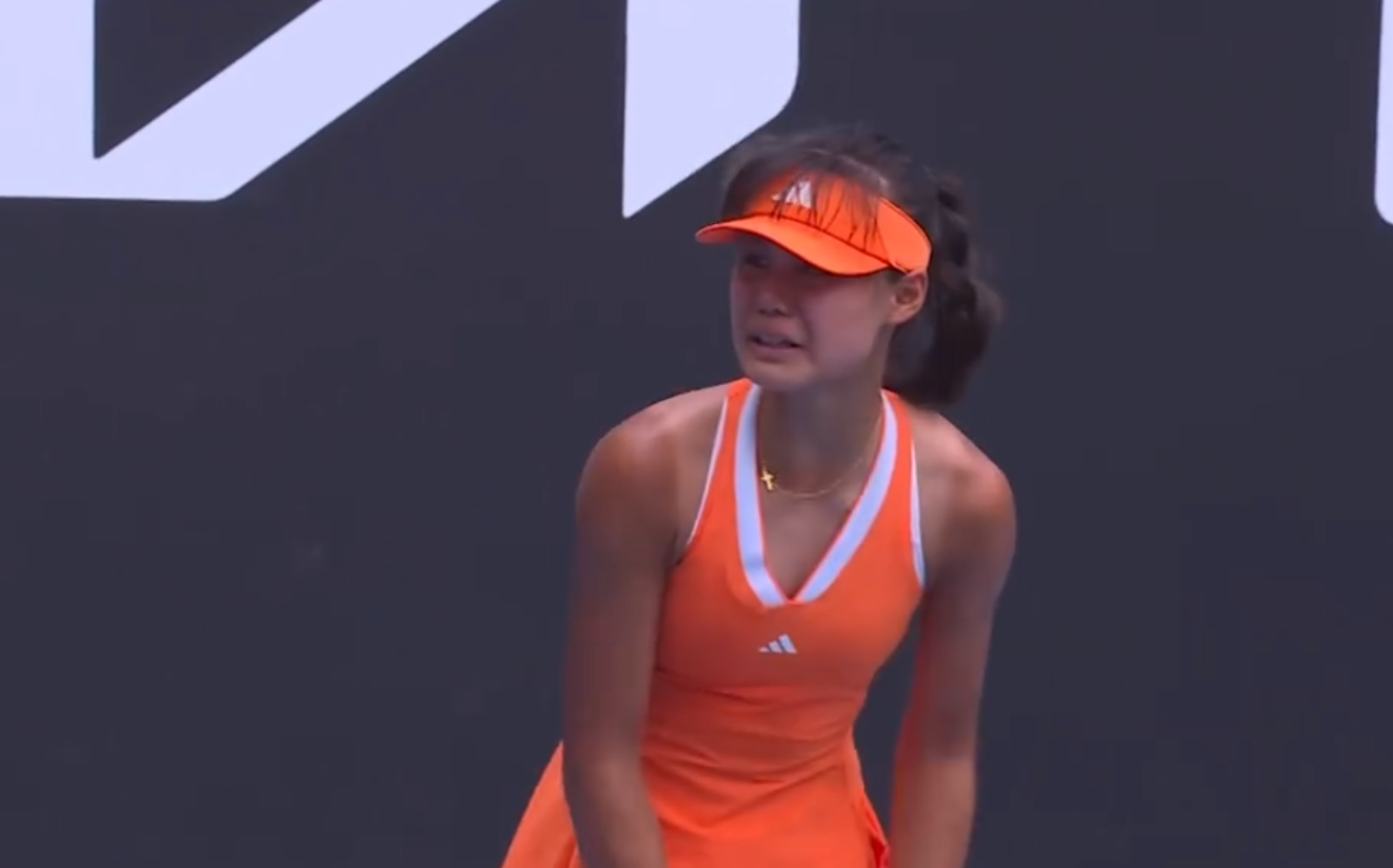 华体会 hth-2-0夺15连胜！中国网球15岁天才少女进8强：边哭边扫追赶郑钦文？